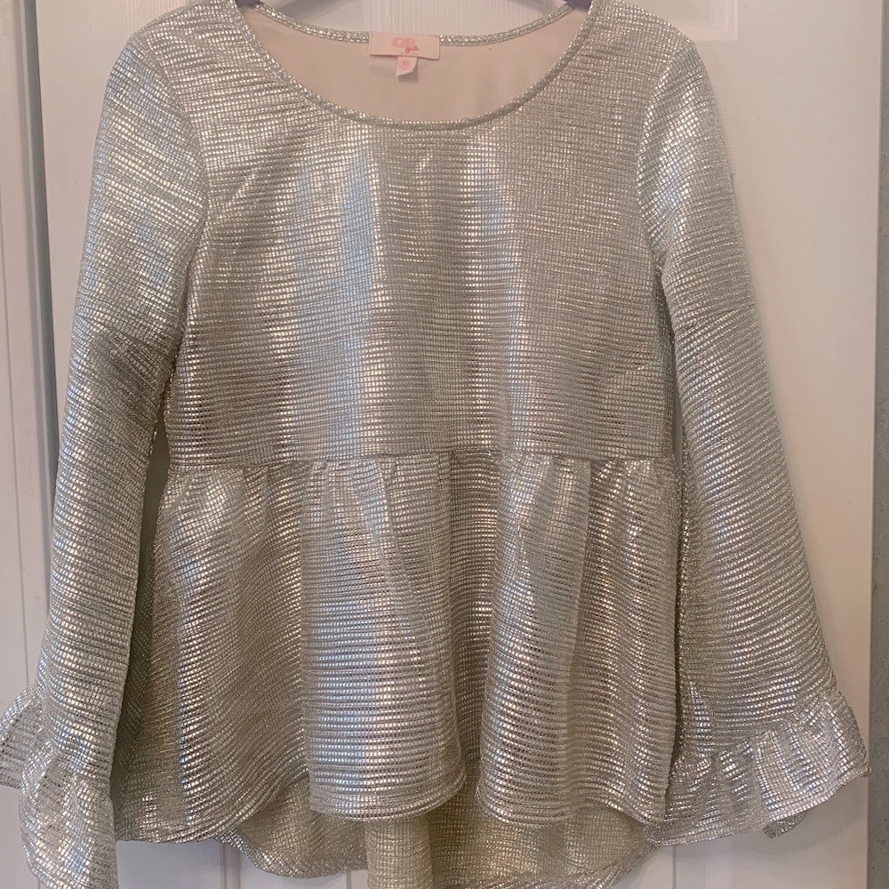 Light weight bell sleeve top